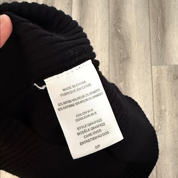 Guess Y2K vibes sweater top size small - Picture 4 of 5